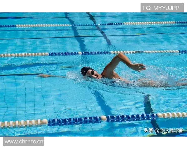 优化自由泳姿势提升游泳效率与技巧的全面方法和训练建议